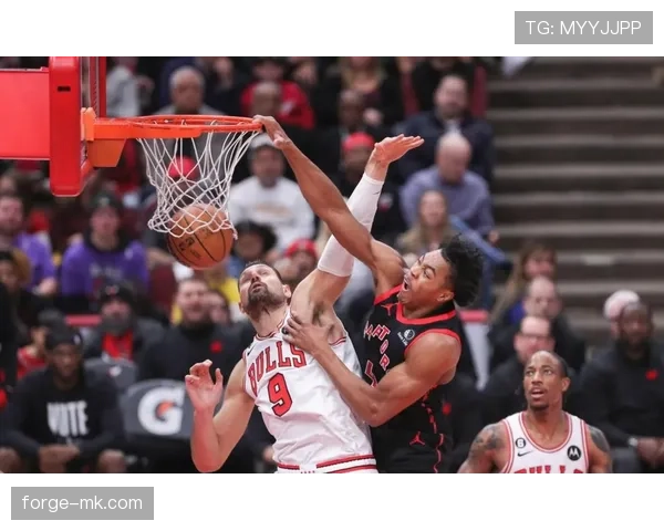 巴恩斯三分转换率提升显著 拉开与队友关键时刻差距